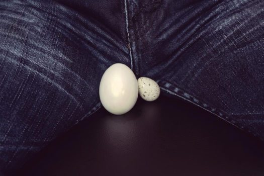 خصية أكبر أو أعلى