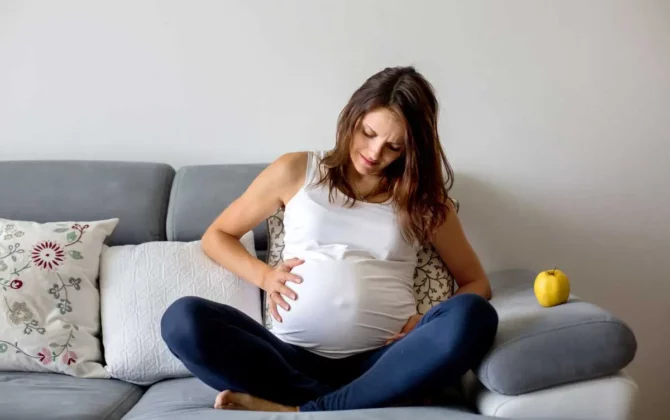  انتفاخ البطن وتراكم الغازات عند الحامل: الأسباب وطرق العلاج
