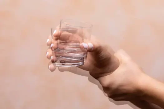  أسباب رعشة اليد 