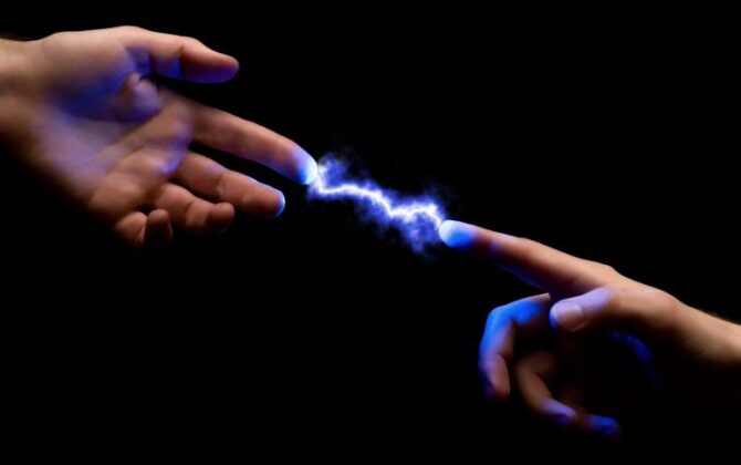 كهرباء الجسم : الأعراض والأسباب وطرق فعالة للتخلص منه 